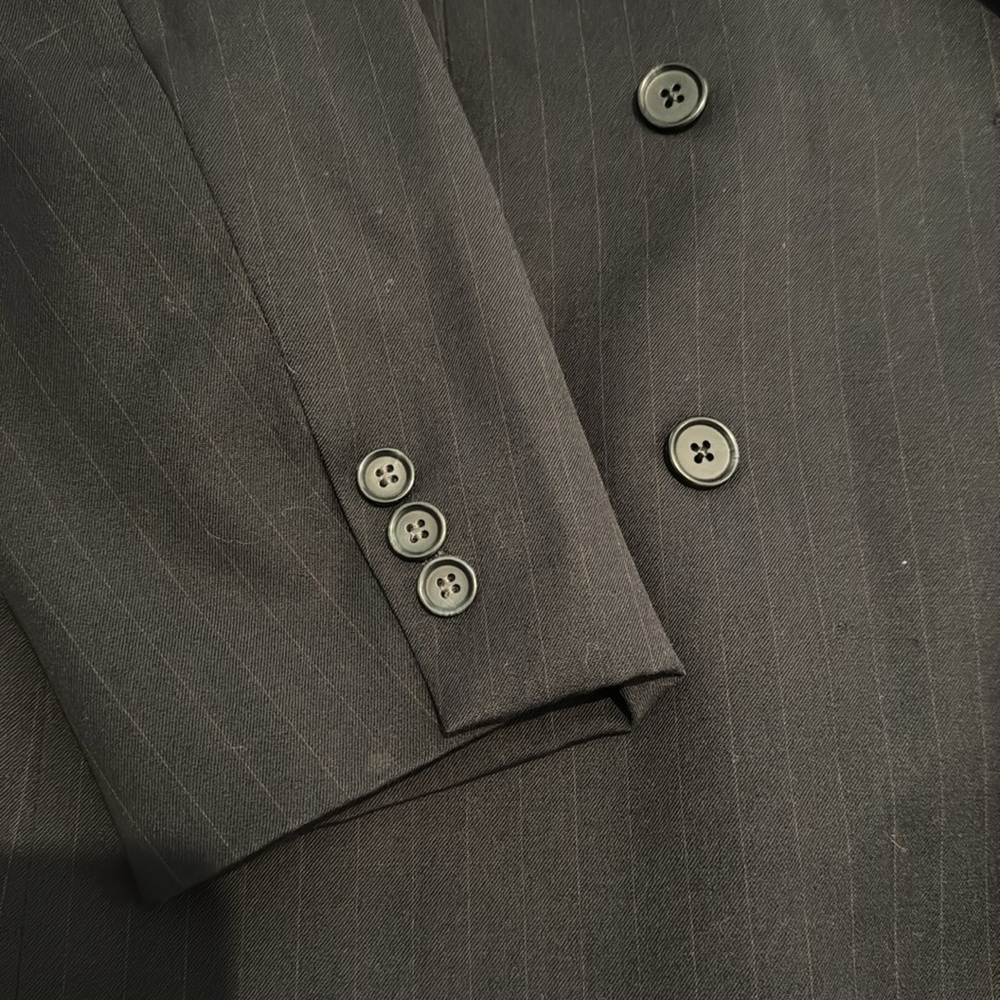 Suit - Picture 4 of 7